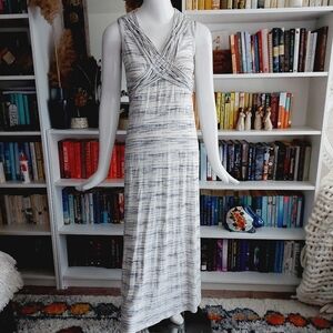 Max Studio Cream and Gray Sleeveless Maxi Dress P656